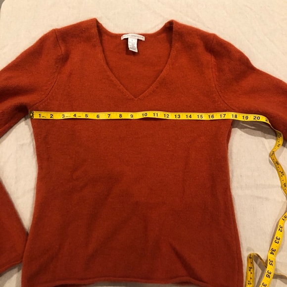 Sarah Spencer size large soft orange sweater - Picture 6 of 8